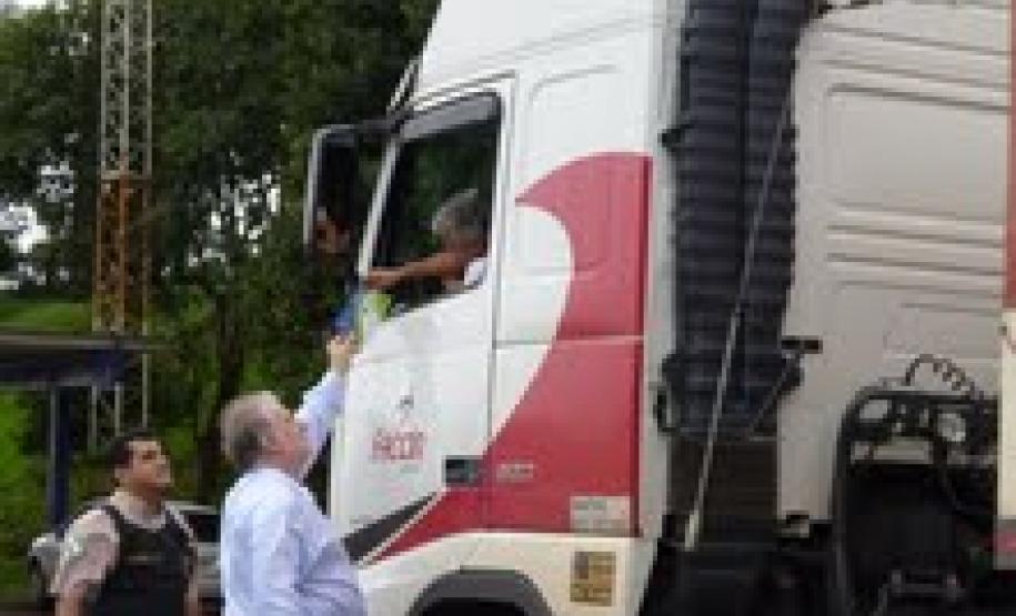 Operação Safra do Porto de Paranaguá chega à região de Cascavel Criada pelo Governo do Estado e desenvolvida pela Administração dos Portos do Paraná, em parceria com o Departamento da Polícia Rodoviária Federal (DPRF) e com a Concessionária Ecocataratas, a ação está sendo realizada no posto da Polícia, no quilômetro 580, da BR 277, a quatro quilômetros da entrada da cidade.