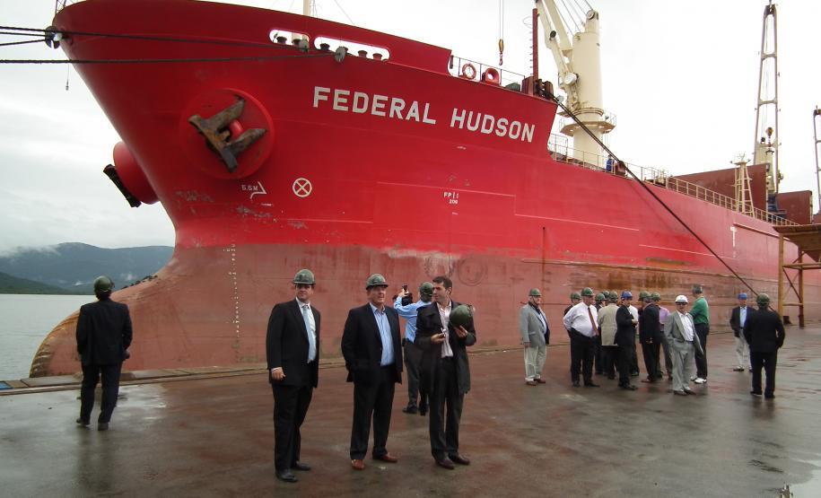 No Porto de Antonina, a comitiva visitou os terminais Barão de Teffé e Ponta do Félix.