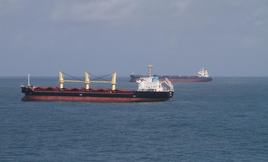 Ibama emite licença ambiental para dragagem de aprofundamento do Porto de Paranaguá Com a dragagem de aprofundamento, Canal da Galheta passará a ter 16 metros de profundidade e a bacia de evolução, 14 metros.