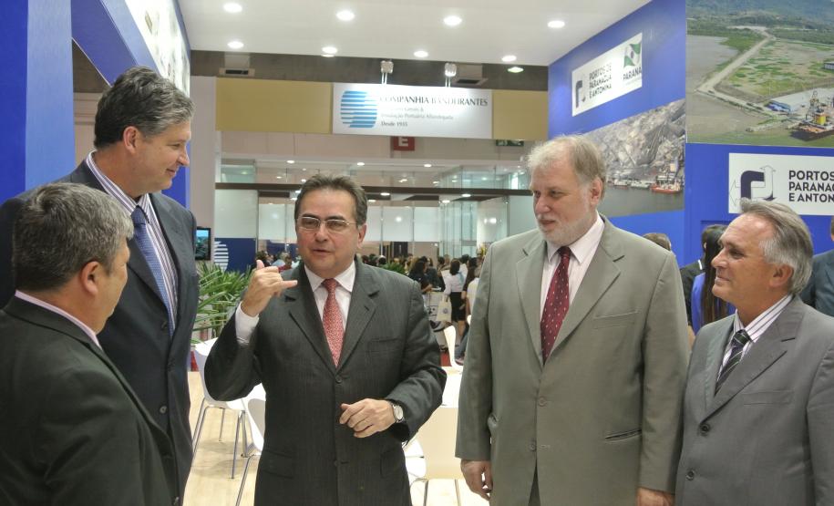 Ministro dos Portos visita estande da Appa e afirma que soluções logísticas adotadas pelo Estado são exemplos para os portos brasileiros.