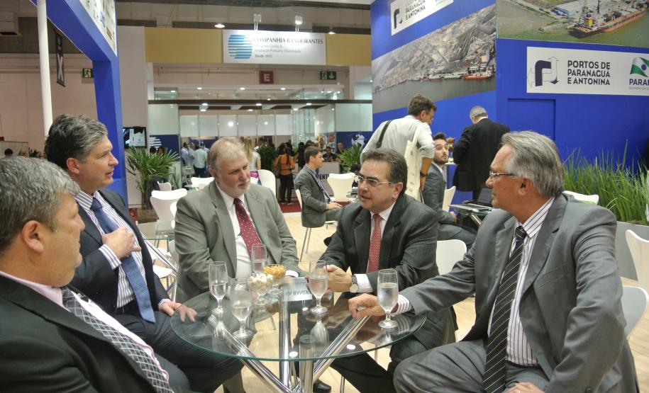 Ministro dos Portos visita estande da Appa e afirma que soluções logísticas adotadas pelo Estado são exemplos para os portos brasileiros.