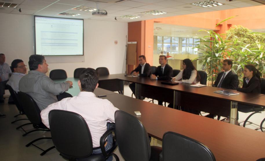 Porto de Paranaguá apresenta sistema de gerenciamento de cargas para SEP Appa detalha o Carga Online para representantes da SEP. Informações vão integrar o projeto Cadeia Logística Portuária Inteligente do programa Porto Sem Papel.