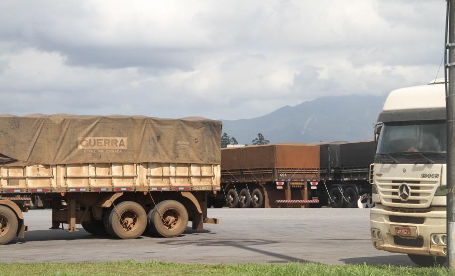 Motoristas recebem liberação de descarga por SMS em Paranaguá Cadastro preenchido corretamente, o caminhoneiro segue com a carga até o Pátio de Triagem, onde aguardará para a descarga