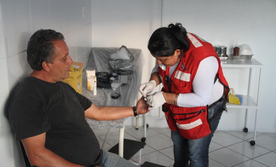 Caminhoneiros aproveitam serviços gratuitos no Pátio de Triagem Termina hoje, às 21h, a 17ª ExpoSafra que acontece no Pátio de Triagem do Porto de Paranaguá. Oito mil caminhoneiros devem prestigiar o evento até esta noite. No local, os motoristas assistem a palestras informativas e visitam estandes de empresas de serviços do setor. São oferecidos também os motoristas serviços gratuitos.