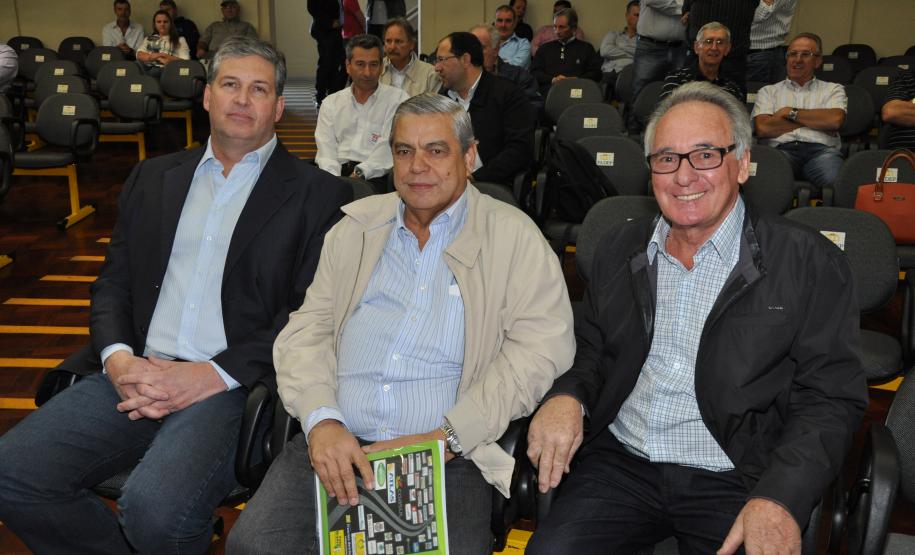 O objetivo do programa Porto no Campo é informar agricultores e empresários do interior sobre os projetos de melhoria e expansão dos portos. A prévia do projeto foi feita na última semana, durante reunião organizada pela Secretaria de Agricultura, em Pato Branco.