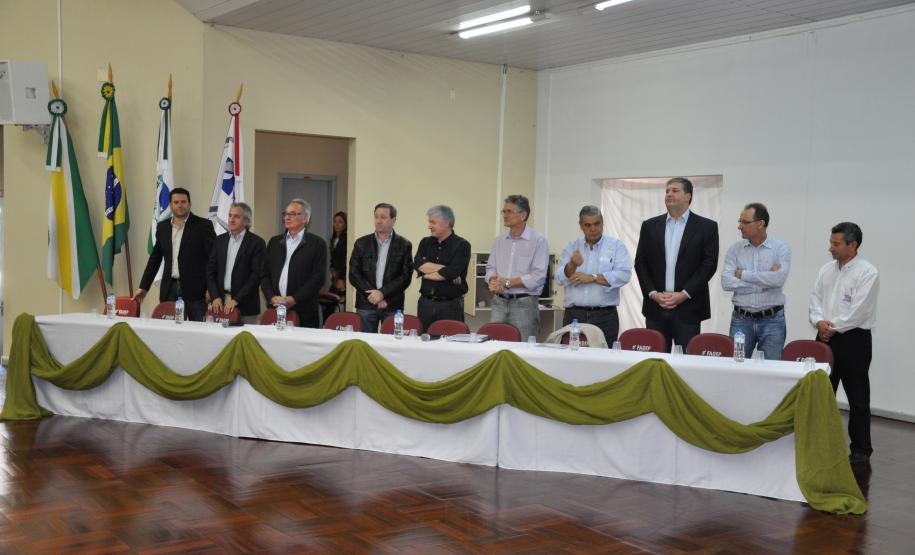 O objetivo do programa Porto no Campo é informar agricultores e empresários do interior sobre os projetos de melhoria e expansão dos portos. A prévia do projeto foi feita na última semana, durante reunião organizada pela Secretaria de Agricultura, em Pato Branco.