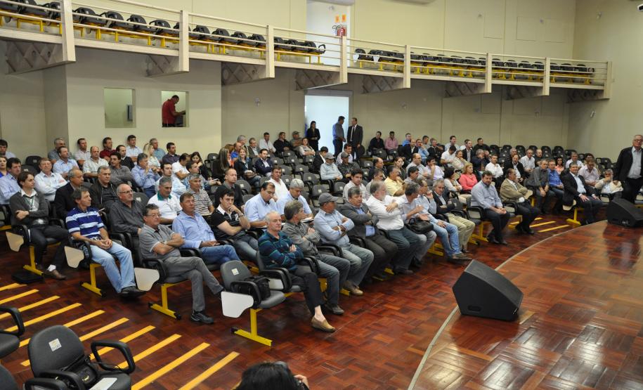 O objetivo do programa Porto no Campo é informar agricultores e empresários do interior sobre os projetos de melhoria e expansão dos portos. A prévia do projeto foi feita na última semana, durante reunião organizada pela Secretaria de Agricultura, em Pato Branco.