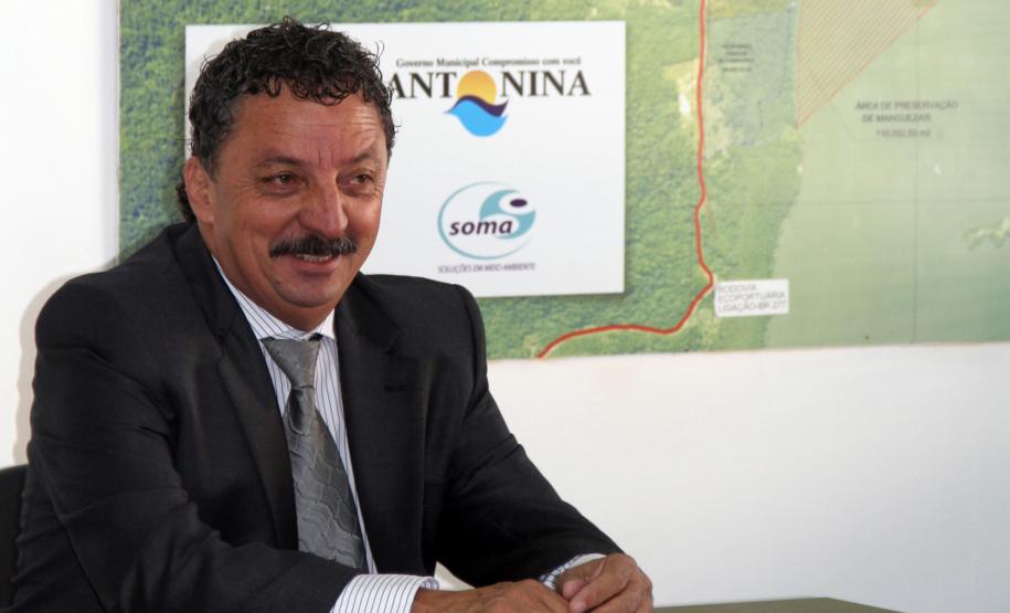 Estado regulariza situação de duas novas áreas no Porto de Antonina De acordo com o diretor do Porto de Antonina, Luis Carlos de Souza, dentro da área do Porto Organizado, esses 68 mil metros quadrados são nobres. “É uma área que chamamos de pera ferroviária (por ser toda rodeada pela malha ferroviária). Agora que regularizamos, facilita para pensarmos no desenvolvimento e expansão do Porto de Antonina e, consequentemente, em mais emprego e melhorias para o município”, afirma.