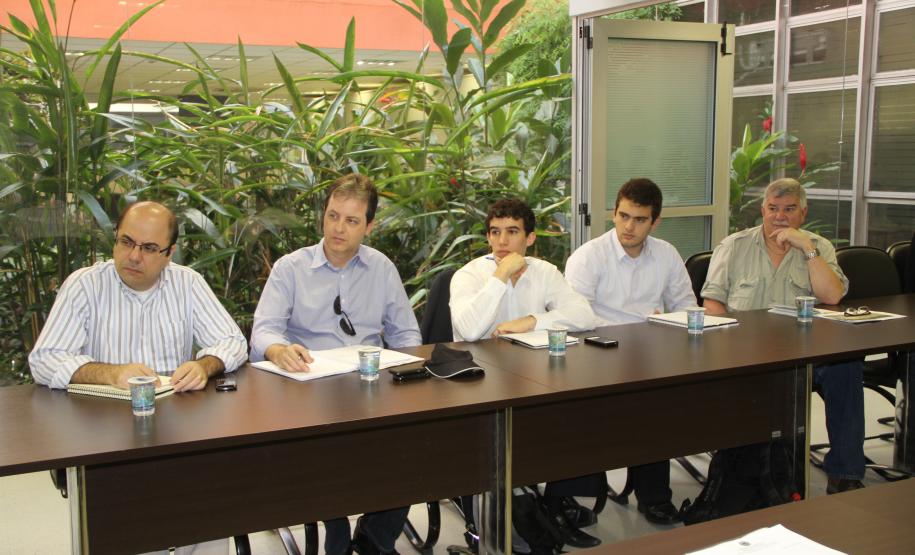 Técnicos da SEP, Antaq, UNB e EBP visitam o Porto de Paranaguá Um grupo de técnicos da Secretaria de Portos (SEP), da Agência Nacional de Transportes Aquaviários (Antaq), Universidade de Brasilia (UnB) e da Empresa Brasileira de Projetos (EBP) está em Paranaguá para analisar as propostas da Administração dos Portos de Paranaguá e Antonina (Appa) sobre as áreas de expansão.