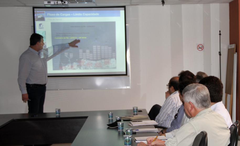 Técnicos da SEP, Antaq, UNB e EBP visitam o Porto de Paranaguá Um grupo de técnicos da Secretaria de Portos (SEP), da Agência Nacional de Transportes Aquaviários (Antaq), Universidade de Brasilia (UnB) e da Empresa Brasileira de Projetos (EBP) está em Paranaguá para analisar as propostas da Administração dos Portos de Paranaguá e Antonina (Appa) sobre as áreas de expansão.