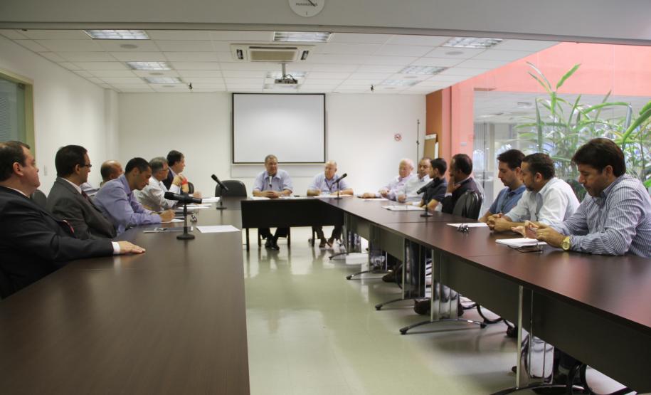 CONAPORTOS é instalada no Porto de Paranaguá Instituída no último dia 12 de abril, a representação local da Comissão Nacional das Autoridades nos Portos se encontra, nesta sexta-feira (3), para tratar da adaptação dos órgãos federais anuentes ao Programa Porto 24 horas, de atendimento ininterrupto às operações portuárias.