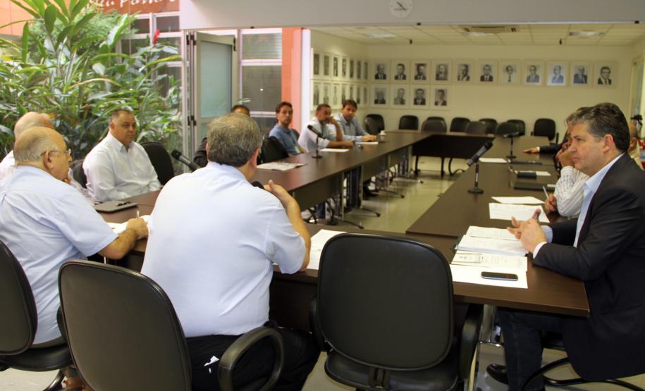 CONAPORTOS é instalada no Porto de Paranaguá Instituída no último dia 12 de abril, a representação local da Comissão Nacional das Autoridades nos Portos se encontra, nesta sexta-feira (3), para tratar da adaptação dos órgãos federais anuentes ao Programa Porto 24 horas, de atendimento ininterrupto às operações portuárias.