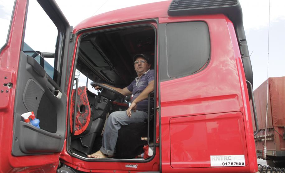 Caminhoneiro pode conferir cadastro no Carga Online por SMS ou pela Internet Caminhoneiro Gerson Rosa.