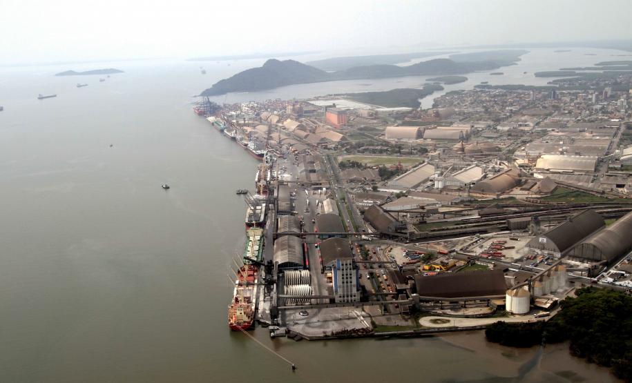 Portos paranaenses já têm projetos prontos para serem licitados nos parâmetros da nova MP dos Portos Plano Arrendamento da Appa já está pronto e listou 20 áreas de expansão. Destas, 16 já estão com os estudos de viabilidade técnica, econômica e ambiental prontos.