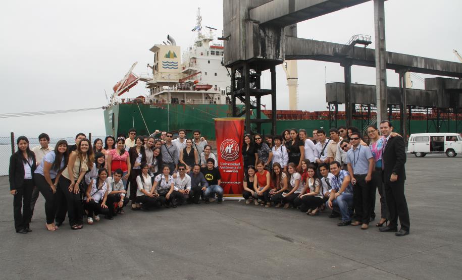 Participando de palestras externas e recebendo grupos de acadêmicos, através da Appa, Estado se aproxima de estudantes, divulgando o porto e contribuindo para a formação dos futuros profissionais de diversas áreas do conhecimento.