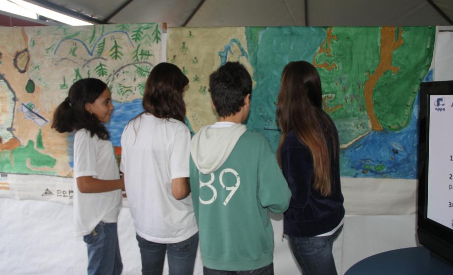 Até amanhã (9), a Administração dos Portos de Paranaguá e Antonina (Appa) participa da Semana de Meio Ambiente de Paranaguá. Além de apresentar as ações ambientais que vem desenvolvendo, a autarquia expõe o diagnóstico socioambiental, construído com a comunidade local, durante a dragagem de manutenção do Canal da Galheta