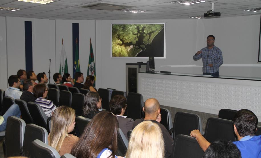 Para marcar o mês do Meio Ambiente, painel sobre a diversidade de espécies da Baía de Paranaguá também foi inaugurado, na tarde desta quarta-feira (12)
