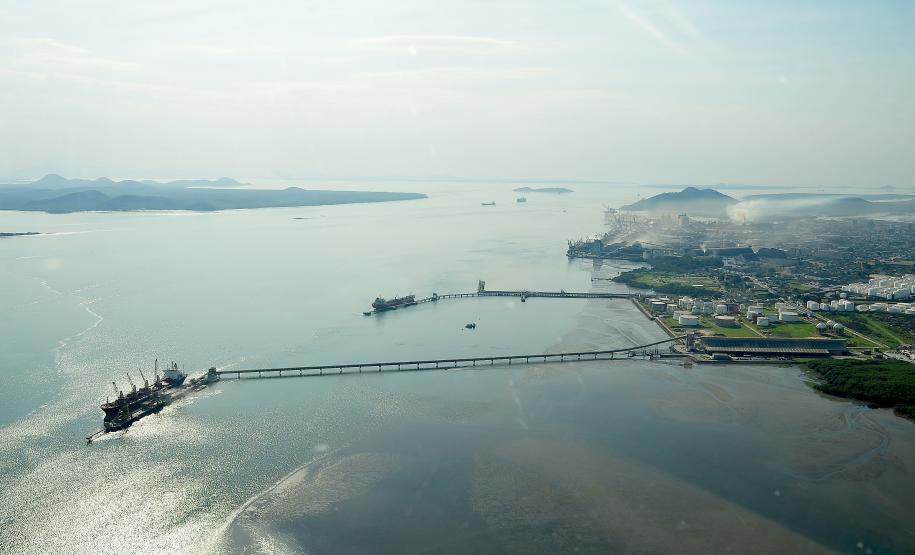 Os destaques foram as exportações de milho e açúcar, além da importação de fertilizantes. No porto de Antonina, a movimentação fechou o semestre com alta de 86% em relação a 2012.