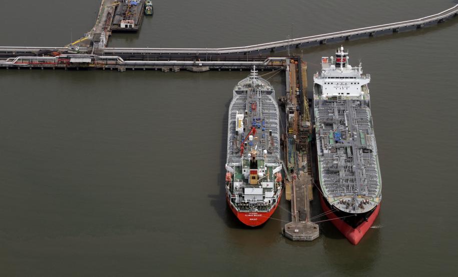 Cais de inflamáveis do Porto de Paranaguá será revitalizado Appa investirá até R$ 1,7 milhão em recursos próprios para contratação de empresa de engenharia que vai fazer o projeto executivo da obra