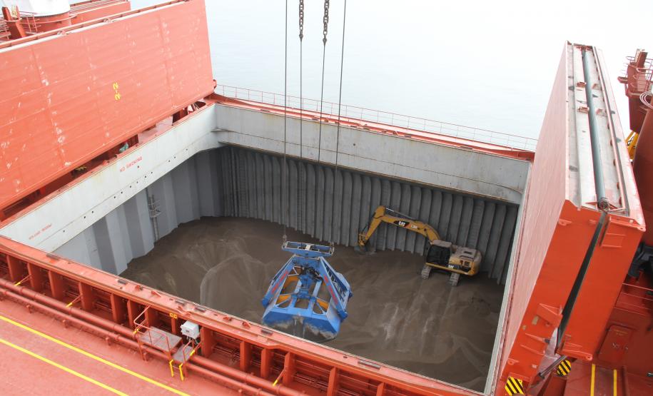 A atual administração da Appa atendeu todas as exigências da Receita Federal e agora o terminal recebe sua primeira carga, que está  sendo operada pela empresa Harbor.