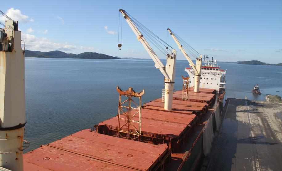 Movimento maior de embarcações representa maior movimentação de carga que, somada à melhora na produtividade, resultou em um aumento de 75% nas movimentações.