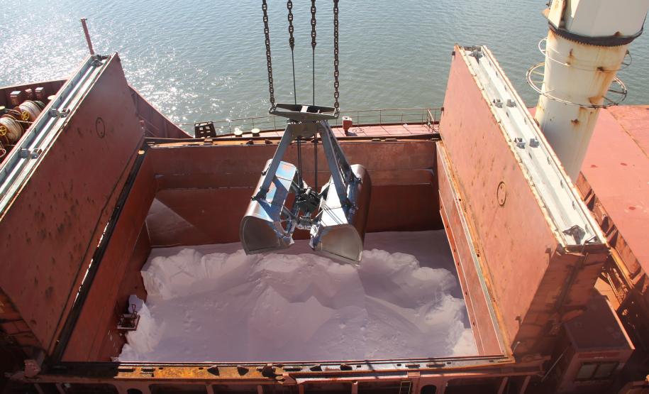 Movimento maior de embarcações representa maior movimentação de carga que, somada à melhora na produtividade, resultou em um aumento de 75% nas movimentações.