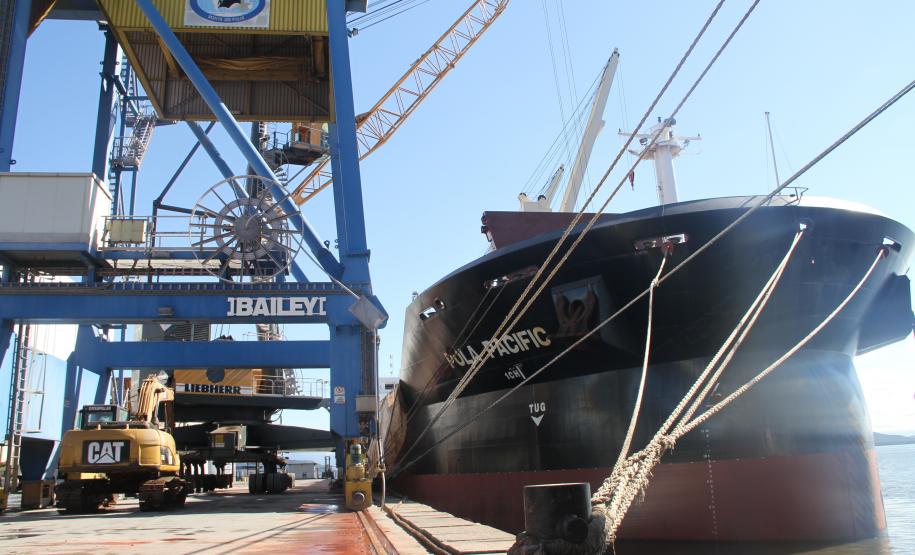 Movimento maior de embarcações representa maior movimentação de carga que, somada à melhora na produtividade, resultou em um aumento de 75% nas movimentações.