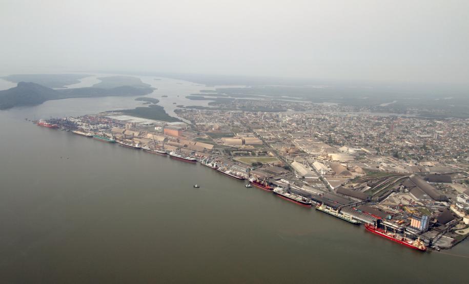 Ibama emite licença de operação do Porto de Paranaguá O Ibama emitiu nesta sexta-feira (26) a licença de operação do Porto de Paranaguá. A licença 1173/2013 regulariza 10 anos de pendências ambientais do Porto, que teve licença até o ano de 2002.