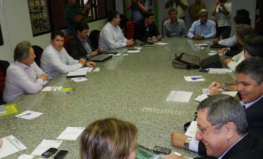 Por iniciativa dos estados do Paraná, Mato Grosso e Mato Grosso do Sul, será realizada no próximo dia 1º de Agosto, em Campo Grande (MS), a Reunião Eixo Centro Sul, para discutir os desafios do escoamento das safras agrícolas.