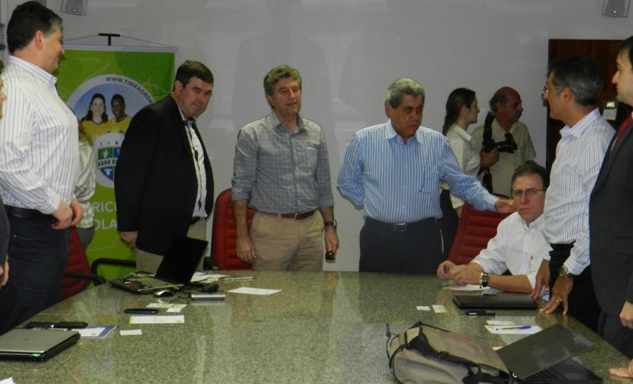 Por iniciativa dos estados do Paraná, Mato Grosso e Mato Grosso do Sul, será realizada no próximo dia 1º de Agosto, em Campo Grande (MS), a Reunião Eixo Centro Sul, para discutir os desafios do escoamento das safras agrícolas.