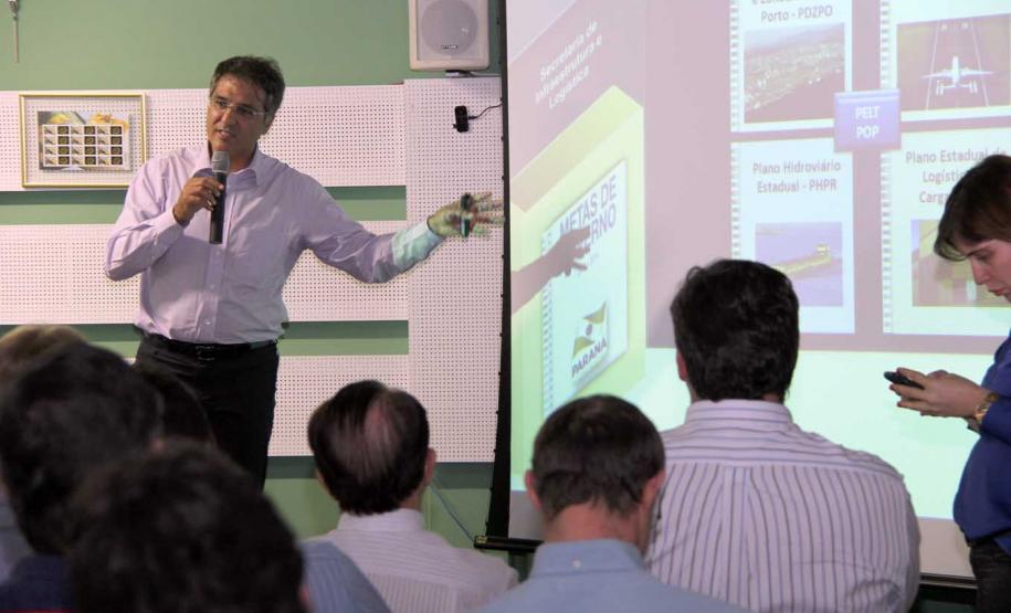 Richa Filho e setor produtivo de Campo Mourão discutem ações de infraestrutura Representantes do setor agroindustrial de Campo Mourão e região se reuniram na noite desta quinta-feira (22) com o secretário de Infraestrutura do Paraná, José Richa Filho, e com o superintendente dos portos paranaenses, Luiz Henrique Dividino