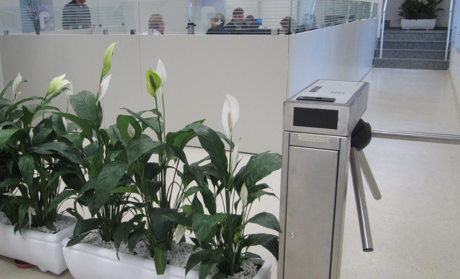 Porto de Antonina ganha nova sede administrativa Os serviços no novo prédio administrativo iniciaram em abril e foram concluídos no início de agosto. Foram substituídos todos os equipamentos de trabalho.