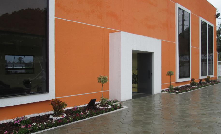 O novo prédio administrativo de Antonina recebeu o nome de Barão de Teffé, em homenagem ao almirante da Marinha do Brasil Antônio Luís von Hoonholtz, um dos maiores incentivadores para instalação do Porto de Antonina ainda no século XIX.