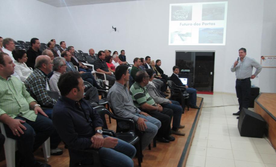 A Administração dos Portos de Paranaguá e Antonina (Appa) recebeu, esta semana, o apoio da sociedade civil organizada de Pontal do Paraná e de Antonina para os projetos de expansão das atividades portuárias no Estado. A manifestação é consequência do diálogo, reforçado pela diretoria em duas reuniões locais.