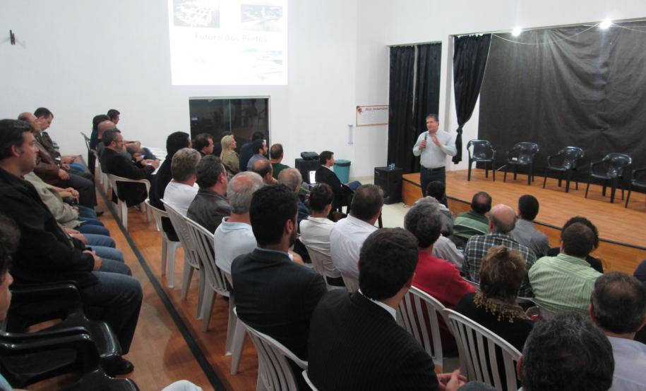 A Administração dos Portos de Paranaguá e Antonina (Appa) recebeu, esta semana, o apoio da sociedade civil organizada de Pontal do Paraná e de Antonina para os projetos de expansão das atividades portuárias no Estado. A manifestação é consequência do diálogo, reforçado pela diretoria em duas reuniões locais.