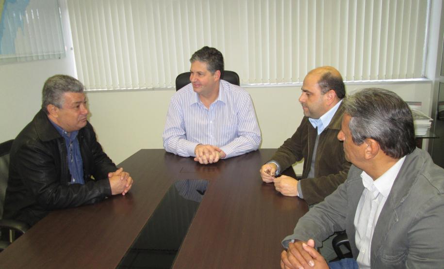 Superintendente dos portos do Paraná recebeu os membros da comissão para uma primeira conversa. Uma agenda de compromissos já foi estabelecida para os próximos dias