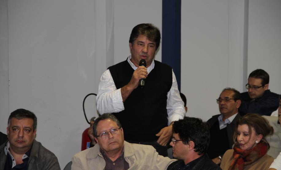 Representantes da comunidade portuária, empresários, autoridades públicas e a diretoria dos portos de Paranaguá e Antonina participaram ontem (5) de uma reunião para discutir o crescimento dos portos do Paraná