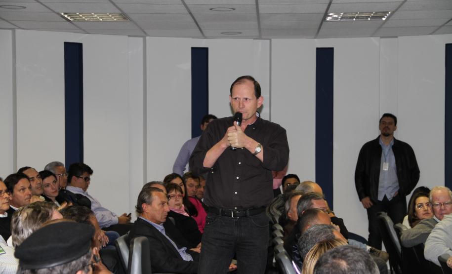 Representantes da comunidade portuária, empresários, autoridades públicas e a diretoria dos portos de Paranaguá e Antonina participaram ontem (5) de uma reunião para discutir o crescimento dos portos do Paraná