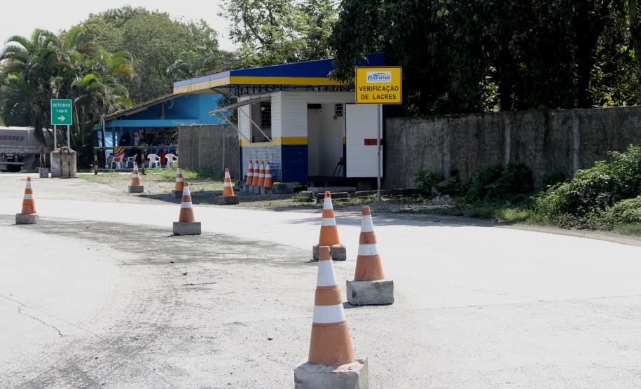 A Companhia de Desenvolvimento Agropecuário do Paraná (Codapar), responsável pela classificação dos grãos para exportação no Estado, está testando a classificação antecipada dos grãos que saem do Interior. Antes de chegarem ao Porto de Paranaguá, a qualidade da soja, do milho e do farelo de soja está sendo avaliada no Centro Logístico de Guarapuava.