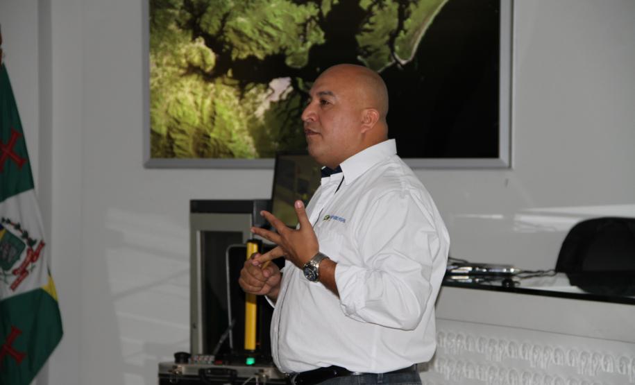 Curso de capacitação realizado no auditório Emir Roth esclarece a NR 12 para técnicos da área de Saúde, Segurança e Meio Ambiente que atuam na atividade portuária.