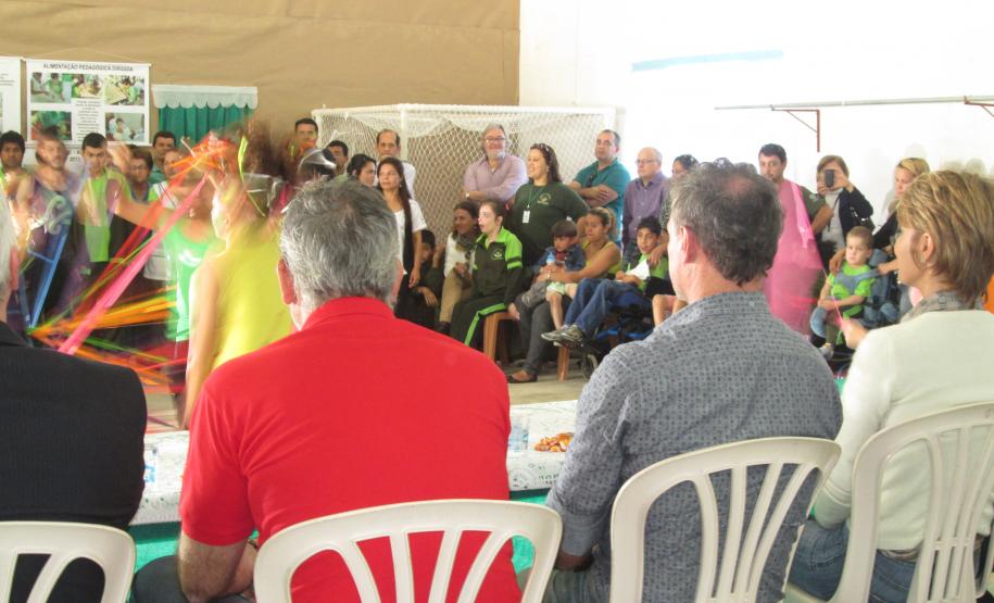 Nesta quinta-feira (26), a secretária de Estado da Família e do Desenvolvimento Social, Fernanda Richa, e a diretoria da Administração dos Portos de Paranaguá e Antonina (Appa) intermediaram o repasse da empresa que opera no Porto de Antonina à Apae do município.