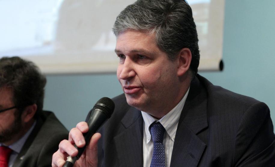 SEP anuncia lote de licitações para Paranaguá O superintendente dos portos de Paranaguá e Antonina, Luiz Henrique Dividino, também ressaltou a importância da discussão pública que seguirá ao anúncio. “Cabe a nós darmos nossa contribuição ao processo.