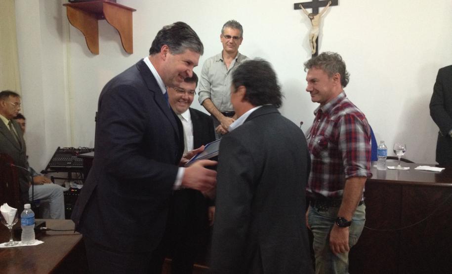 Superintendente dos portos paranaenses recebe título de cidadão honorário de Antonina.