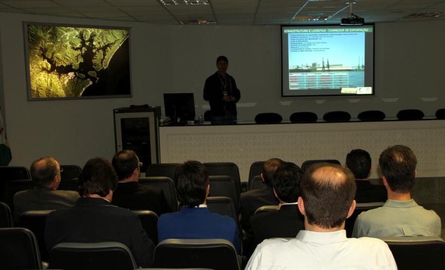 Juízes do Trabalho de Paranaguá conheceram a proposta que visa transformar a Appa numa empresa Pública. Modelo ainda passará pela análise do Governador e depois passará pela Assembléia Legislativa.