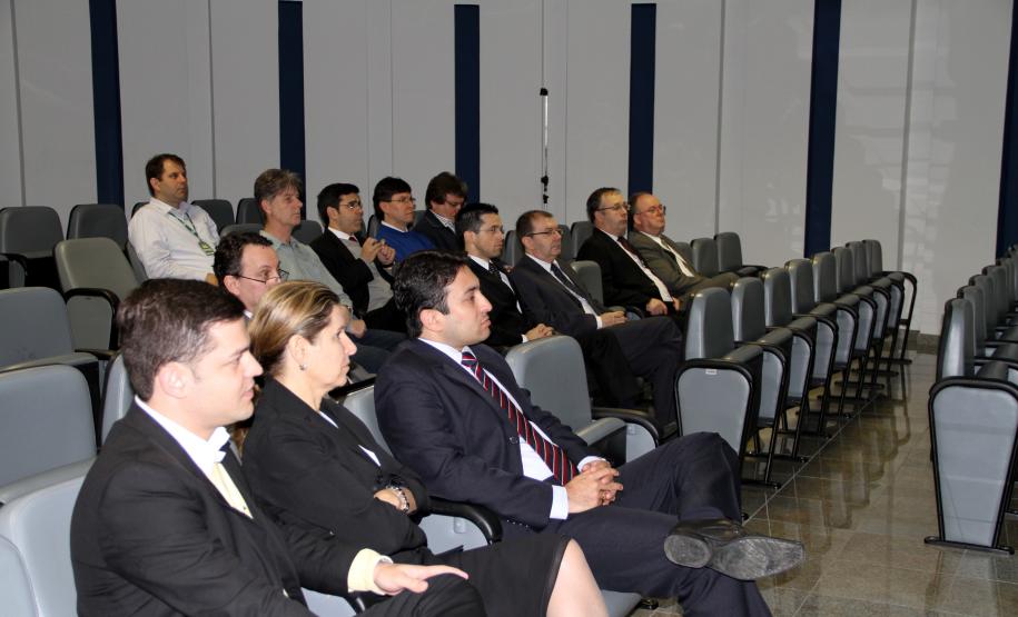 Juízes do Trabalho de Paranaguá conheceram a proposta que visa transformar a Appa numa empresa Pública. Modelo ainda passará pela análise do Governador e depois passará pela Assembléia Legislativa.