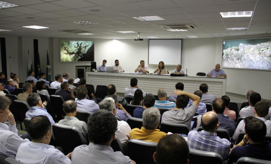 Convocada pela Comissão do PDZPO do CAP, a reunião teve por objetivo elaborar um documento que vai pontuar as discordâncias entre o PDZPO e o plano federal para o Porto