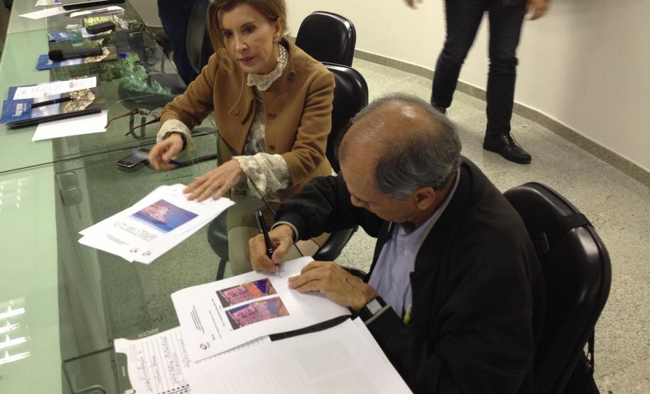 Documento avalia, ponto a ponto, a compatibilidade entre PDZPO de Paranaguá e as proposta dos novos arrendamentos apresentados pelo governo federal. Documento será protocolado junto à Antaq e será utilizado na audiência pública do dia 21.