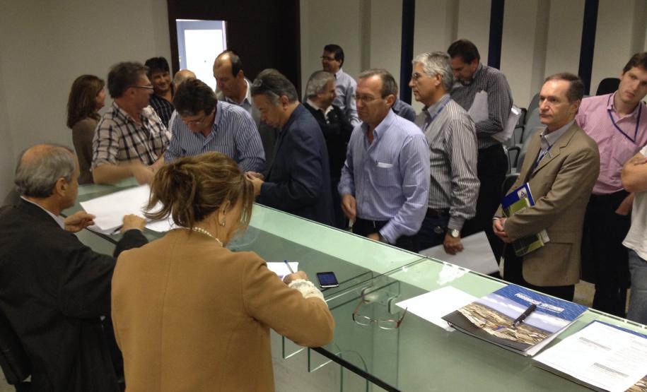 Documento avalia, ponto a ponto, a compatibilidade entre PDZPO de Paranaguá e as proposta dos novos arrendamentos apresentados pelo governo federal. Documento será protocolado junto à Antaq e será utilizado na audiência pública do dia 21.