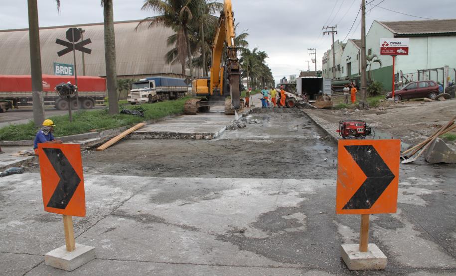 Ao todo, estão sendo investidos R$ 2,4 milhões em recursos próprios da Appa para a recuperação do concreto em 10 vias de acesso. A primeira avenida a passar por reparos é a Coronel José Lobo.