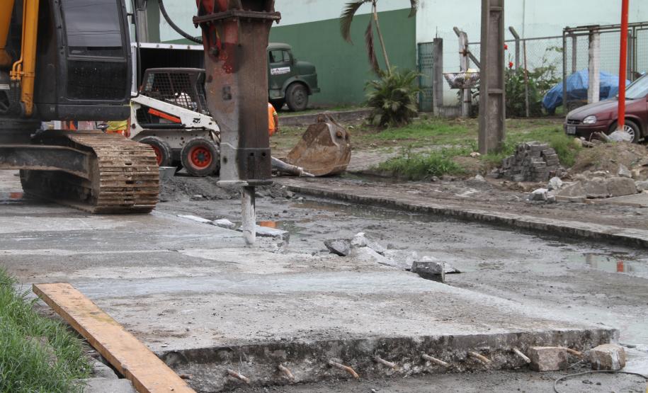 Ao todo, estão sendo investidos R$ 2,4 milhões em recursos próprios da Appa para a recuperação do concreto em 10 vias de acesso. A primeira avenida a passar por reparos é a Coronel José Lobo.